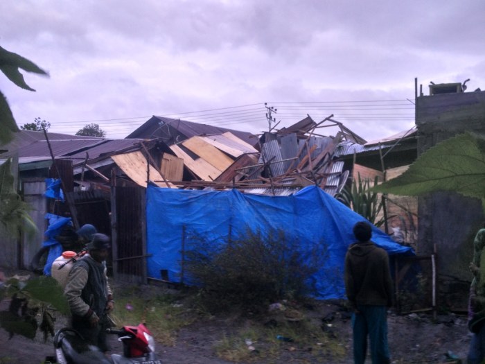 Kayu pasang palembang bongkar