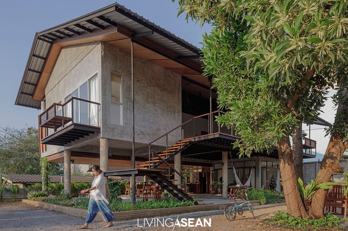 Rumah panggung beton sederhana