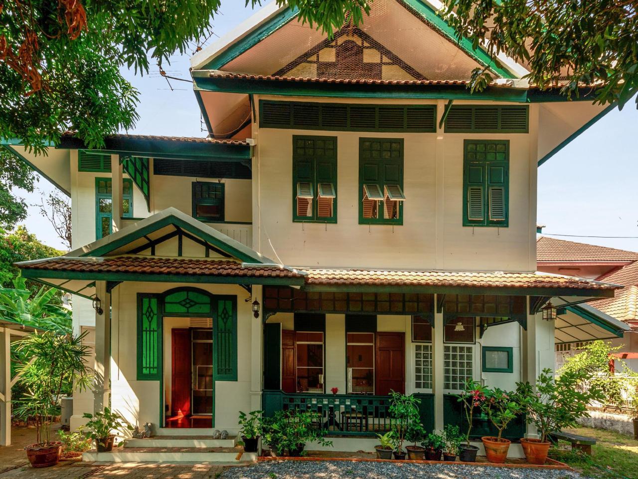 Rumah kayu jati minimalis