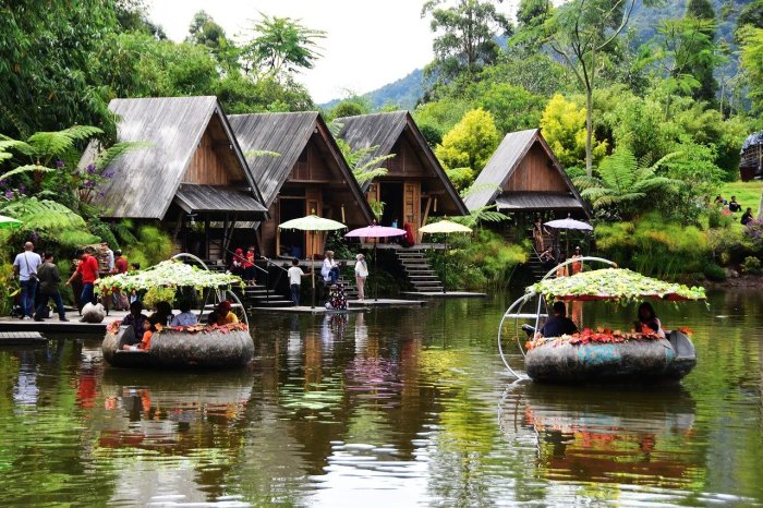 Rumah bambu bandung