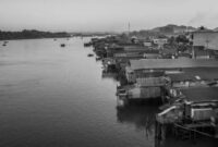 Dense houses mahakam riverbank borneo