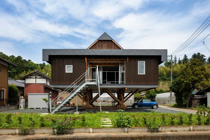 Konstruksi rumah panggung kayu