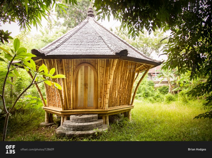 Saung bambu pacitan