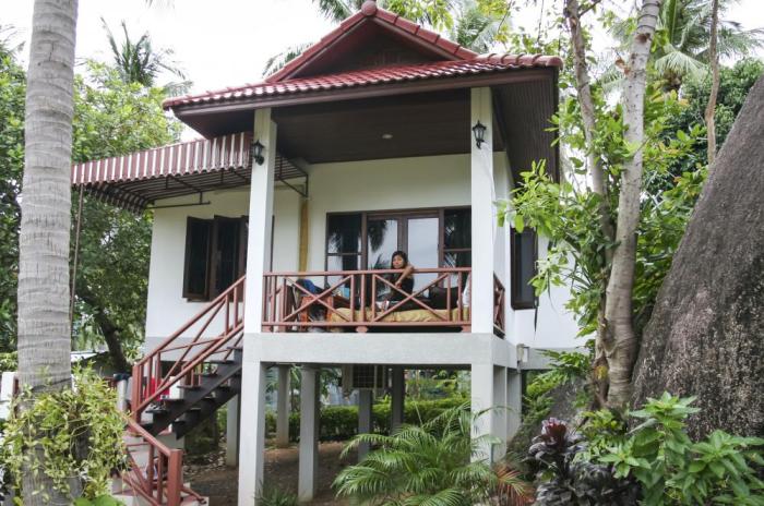 Rumah panggung sederhana